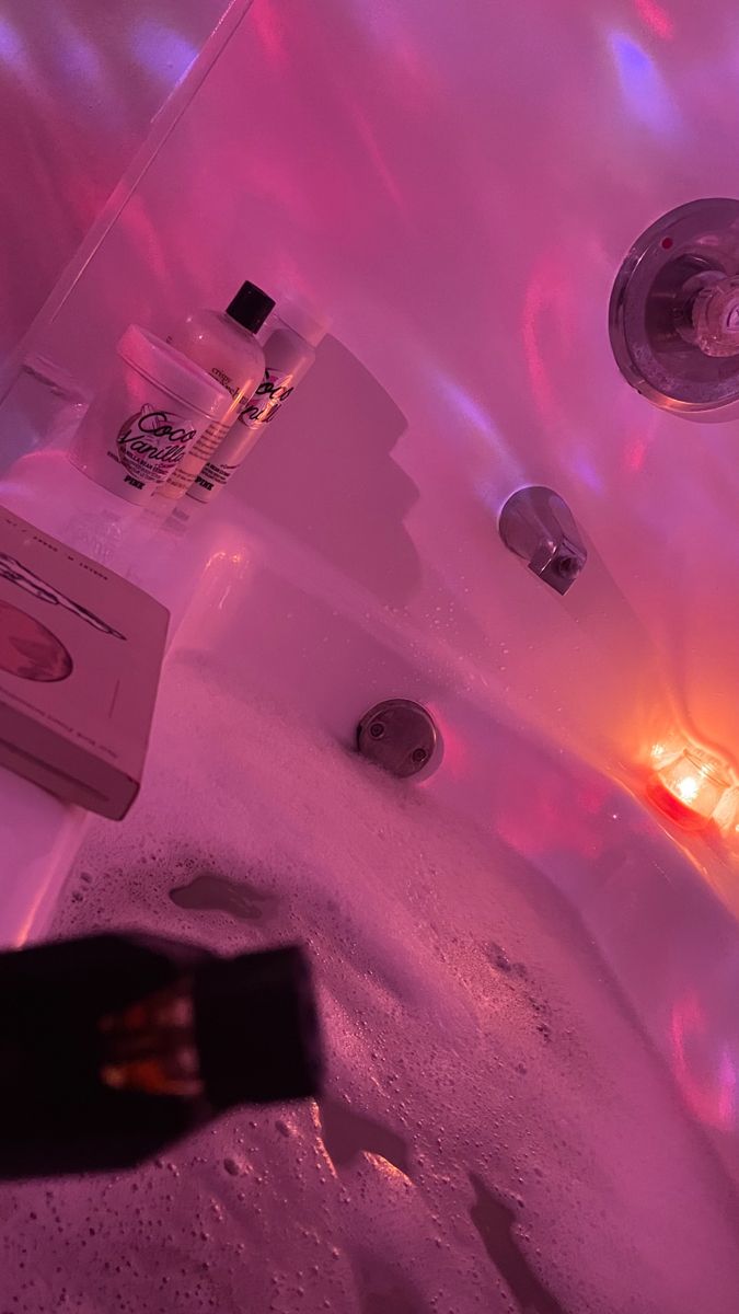 Bubble Bath Asethic, Self Care Aesthetic Pictures Pink, Plan B Pill Pictures, Bath Asthetics, Rolling Up Aesthic, Pounds Of Zaza, Bubble Bath Aesthetic, Bath Pics, Shower Aesthetic