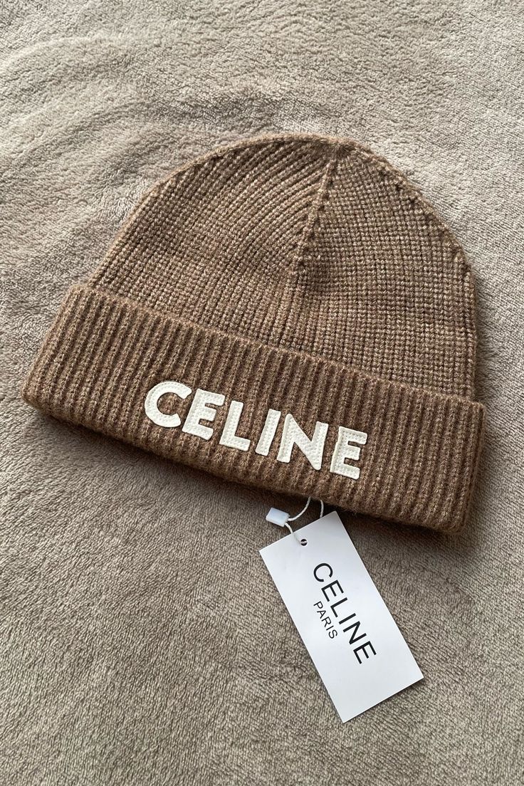 Celine Hat Outfit, Celine Hats, Celine Beanie, Celine Hat, Extra Aesthetic, Styling Women, Fashion Beanie, Streetwear Ideas, Closet Organizer