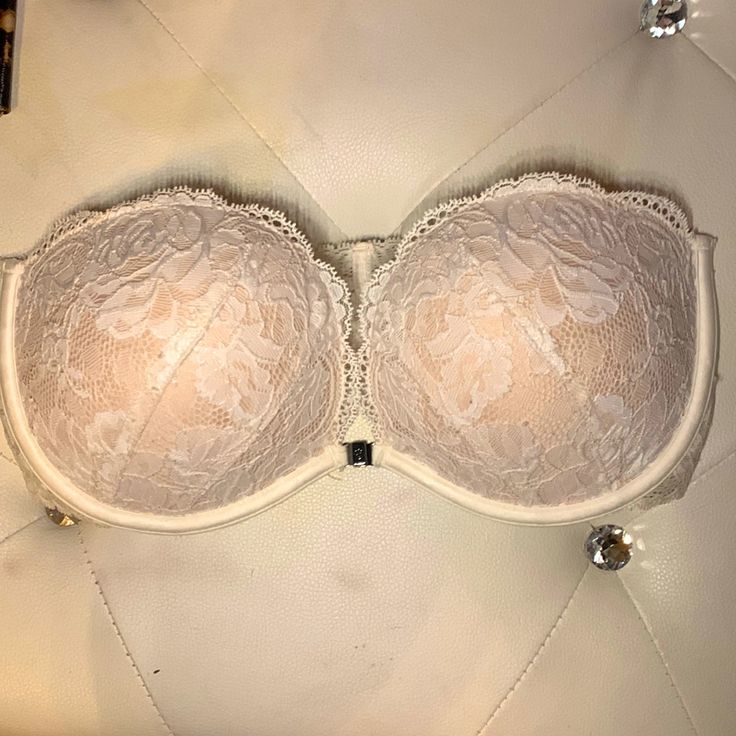 Victorias Secret Lace Strapless Bra 32d Nwot Elegant Lace Bandeau Bra, Elegant Strapless Bra Partially Lined, Elegant Strapless Partially Lined Bra, Strapless Partially Lined Bra, White Bra With Removable Cups, Elegant White Bra With Removable Cups, Elegant White Bra With Lined Body, Elegant White Lined Bra, Elegant White Party Bra