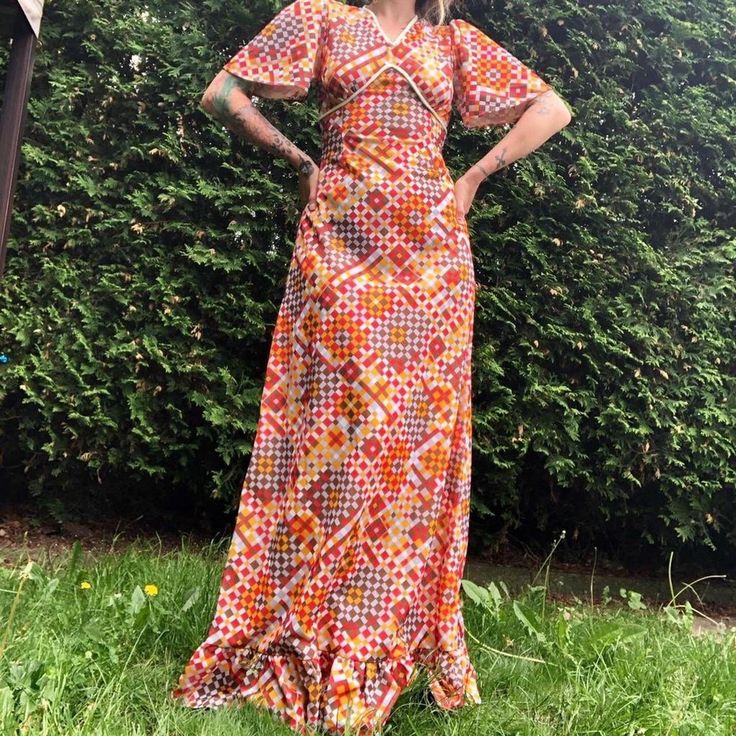 "Gorgeous 70s handmade maxi dress. With a unique beautiful retro print fabric. ❤️Short Angel flutter sleeves. Ties at the back. Lovely ruffle hem on the skirt. In great vintage condition. Best for a smaller bust (B cup fits perfect ) Fits small. 26\"/27\".  Model is 5\"4 with 5\" platforms on dress just touches ground. Size small. 26/27\" waist. 34B bust.  NO REFUNDS OR EXCHANGES" 70s Maxi Dress, Snake Skin Dress, B Cup, Prairie Dress, Retro Print, Purple Leather, Retro Prints, Flutter Sleeves, Small Bust