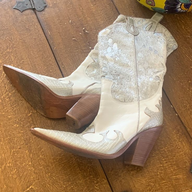 Gorgeous All Leather Wedding Western Boot. Made In Brazil. Paid $$$ For These On Etsy. White Cowboy Boots Bride, Wedding Dress Cowgirl Boots, Wedding Leather Boots With Snip Toe, Silver Fitted Boots For Wedding, Leather Wedding Boots With Snip Toe, Leather Snip Toe Wedding Boots, White Snip Toe Party Boots, White Pointed Toe Boots For Wedding, White Leather Boots For Wedding