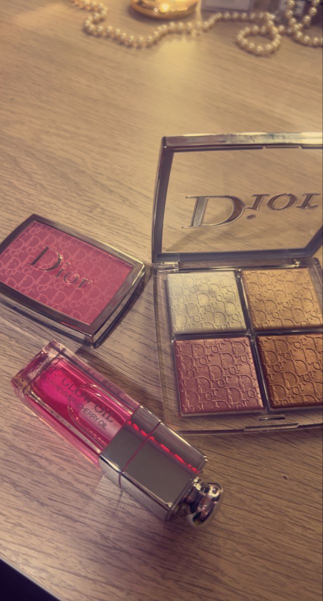 makeup dior lip oil highlighter dior blush bronzer clean girl aesthetic pink makeup pretty makeup Christian Dior Lip Oil, Pink Dior Blush, Dior Products Aesthetic, Miss Dior Lip Gloss, Dior Jadore Aesthetic, Makeup Brands Aesthetic, Dior Blush Aesthetic, Makeup Products Dior, Dior Lip Oil Aesthetic