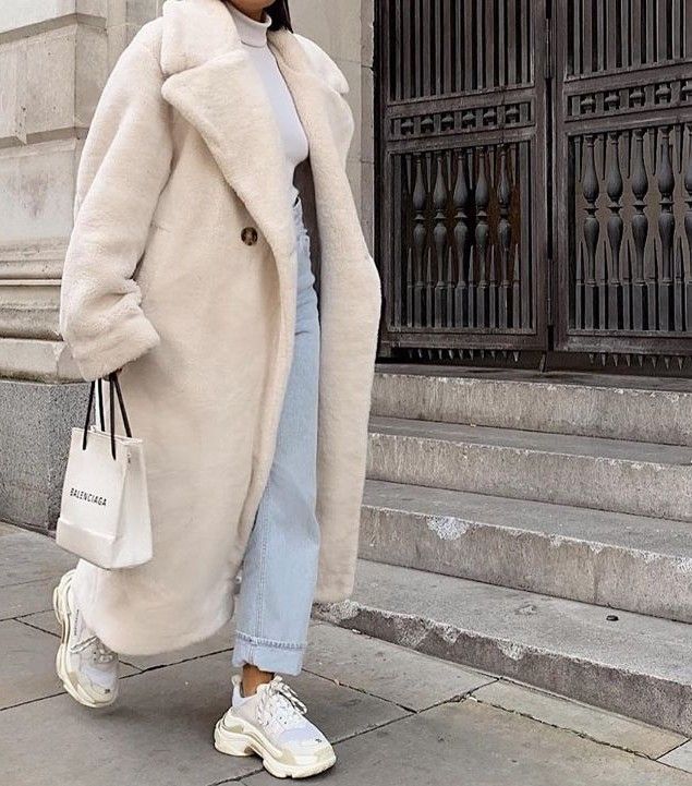 Long Fluffy Coat Outfit, White Teddy Coat Outfit, Fuzzy Coat Outfit, Fluffy Jacket Outfit, Teddy Coat Outfit, White Long Jacket, Long Winter Coats Women, Perfect Winter Outfit, Fuzzy Coat