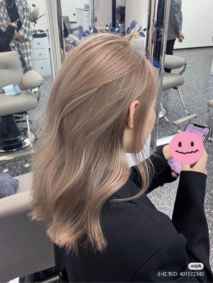 Ash Korean Hair, New Hair Color 2023 Women, Milk Tea Ash Blonde Hair, Cool Toned Beige Blonde Hair, Fawn Colored Hair, Milk Tea Blonde Hair Color Asian, Milktea Hair Korean, Bambi Hair Color, Asia Hair Colour