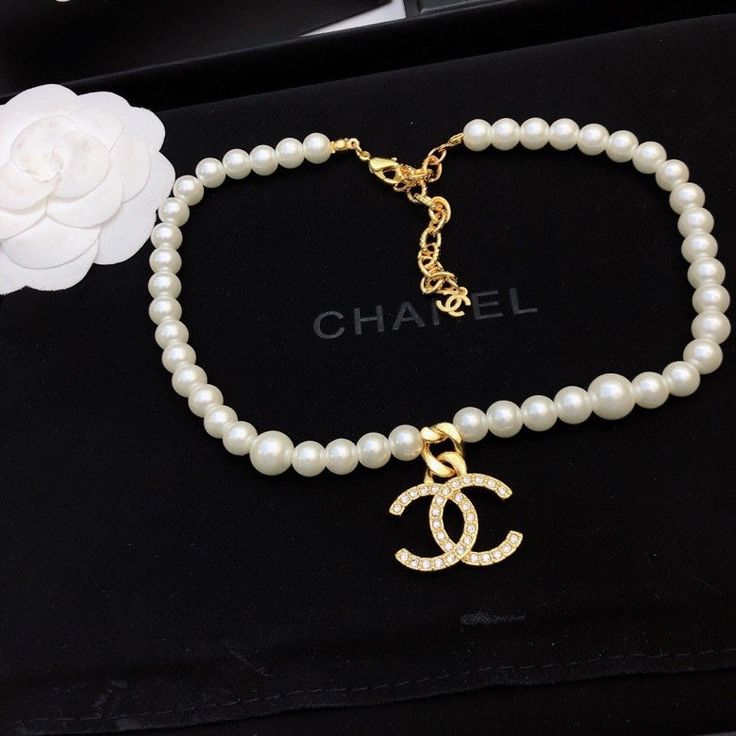 PRODUCT��DETAILS Includes Shipping bags, dustbag sleeper, care manual, booklet, tag.Material: Sterling gold over stainless steel Vintage Chanel Jewelry Dior, Holiday Necklace, Luxury Necklace, Jewelry Lookbook, Old Money Aesthetic, Evening Clutch Bag, Timeless Handbag, Girly Jewelry, Jewelry Inspo