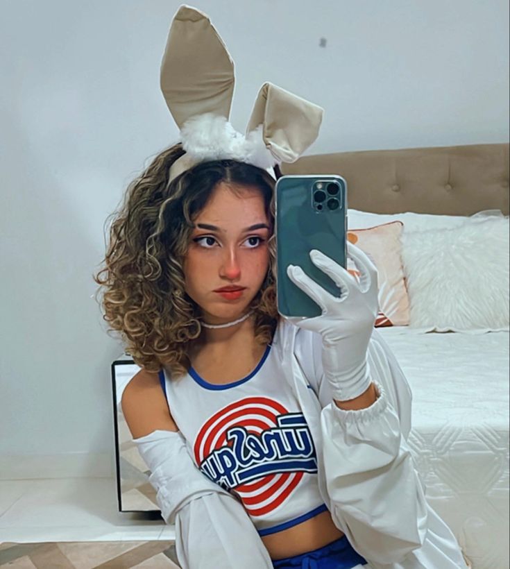 Lola Bunny Makeup Look, Lola Bunny Costume Makeup, Lola Bunny Makeup Halloween, Lola Bunny Makeup, Looney Tunes Costume, Lola Bunny Halloween Costume, Bunny Makeup Halloween, Lola Bunny Cosplay, Lola Bunny Halloween