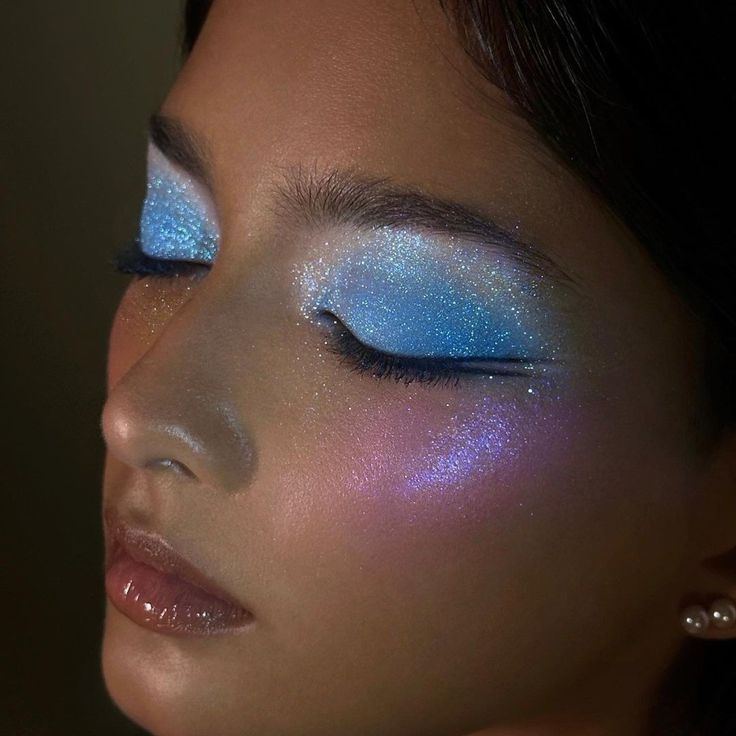 Fantasy Blue Makeup, Fae Ball, Euphoria Makeup, Rave Makeup, Birthday Makeup, Fairy Makeup, Dope Makeup, Art Makeup, Creative Eye Makeup