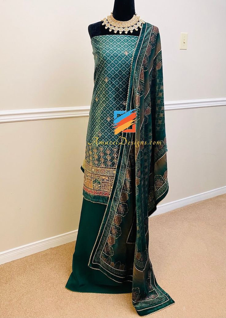 Abito verde Gotta Patti Tilla Work in velluto pregiato

 Esplora più abiti Punjabi , Salwar Kameez , abito Punjabi in velluto

 📦 Spedizione GRATUITA senza pari in tutto il mondo dal Canada verso Stati Uniti, Europa, Australia, Nuova Zelanda, Norvegia, Belgio, Danimarca, Spagna, Italia, Francia e ovunque.

 - Prezzo del solo abito Punjabi

 ⭐️⭐️⭐️⭐️⭐️ Recensioni dei clienti a 5 stelle

 Jaspreet, Canada ⭐️⭐️⭐️⭐️⭐️

 Il choora che ho ordinato è stato fantastico. La dimensione era perfetta e ben Velvet Punjabi Suits, Punjabi Salwar Kameez, Punjabi Salwar, Gotta Patti, Velvet Suit, Punjabi Suit, Am In Love, Punjabi Suits, Thank You Notes