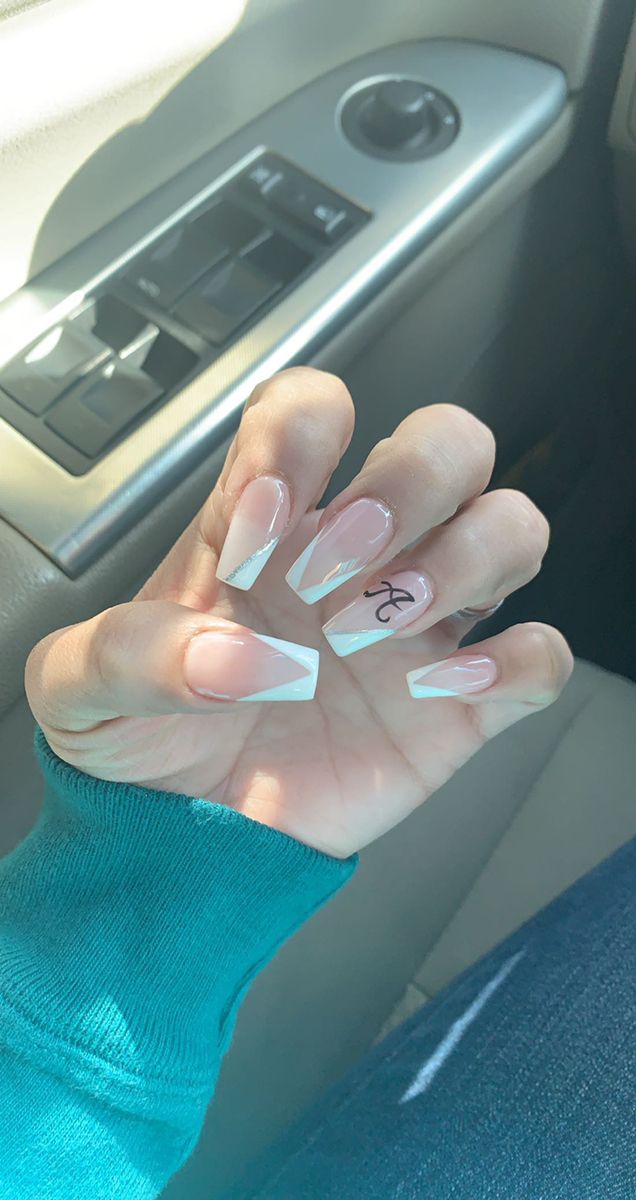 White tip with initial French Tip Acrylic Nails Coffin With Initial, White Acrylic Nails With Initial Design, Nail Designs With The Initial A, White Acrylic Nails Initial, Nail Designs With Initials On Them, Nails Acrylic With An A Initial, All White Nails With Initial, White Nails With K Initials Acrylic, Nail Designs With Letters Ideas