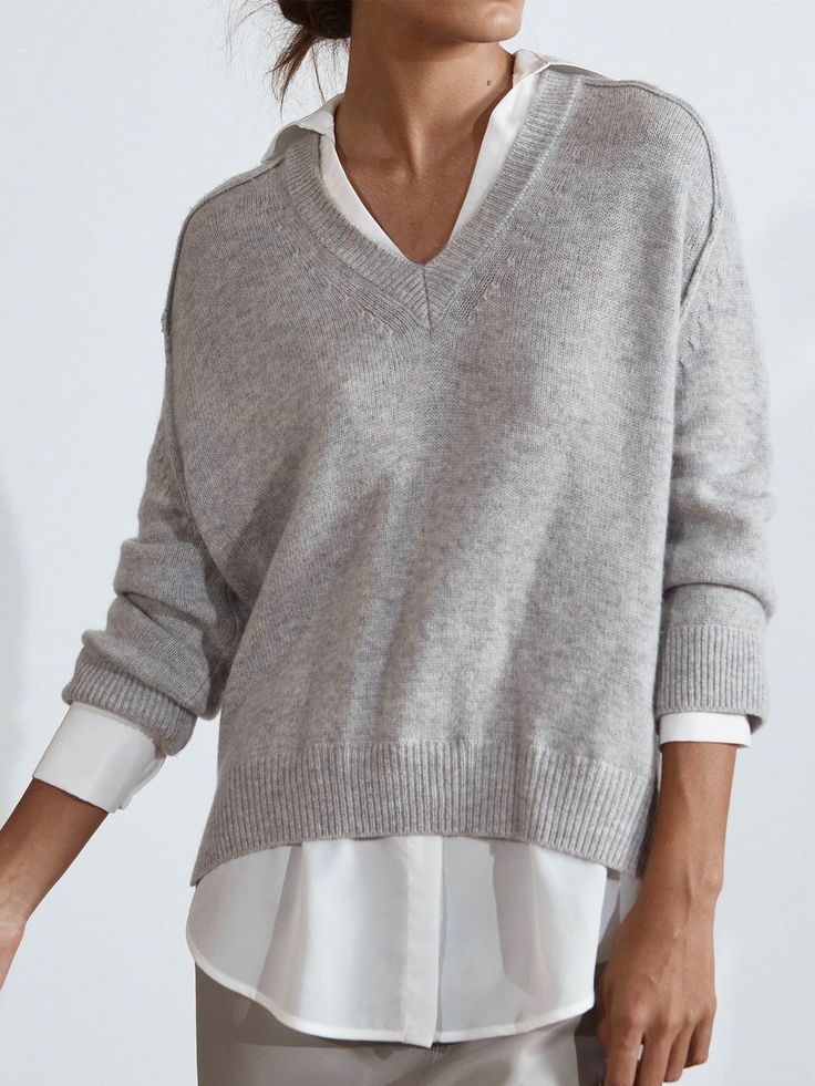 Our Looker Layered V-Neck in wool/cashmere features a relaxed fit, drop shoulders, curved high low hem and a georgette shirting underlayer for a 2 in 1 effect. White Shirt Under Sweater, Shirt Under Sweater, Lori Dress, Layered Sweater, Sweater Layering, Cashmere Blend Sweater, Oversized Cardigan, Style Mistakes, Printed Pants