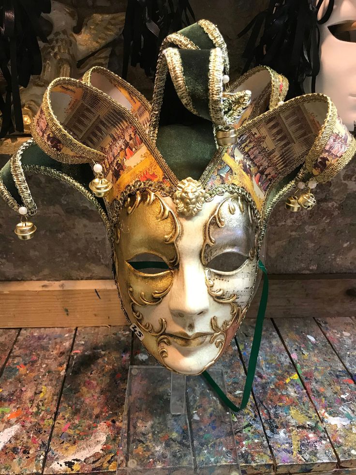 Original hand-painted Venetian mask embellished with gold leaf, stucco decoration, acrylic colors and precious fabrics. Ideal mask for carnival parties. -Made in Italy hypoallergenic and anatoxic material/resin -Dimensions/40x37 unisex -History of the mask/the Jester or joker is a mask that appears in Venice in 1970, the year in which the Venetian Carnival returns to its ancient splendors after being interrupted during the Napoleonic (1700') and Austro-Hungarian (1800') domination. Anciently a s Jester Mask, Carnival Parties, Mask Carnival, The Jester, Venice Mask, Venetian Masquerade Masks, Ceramic Mask, Venetian Carnival, Carnival Mask