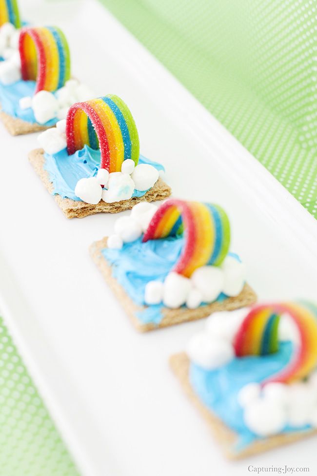 there are rainbows on crackers with marshmallows