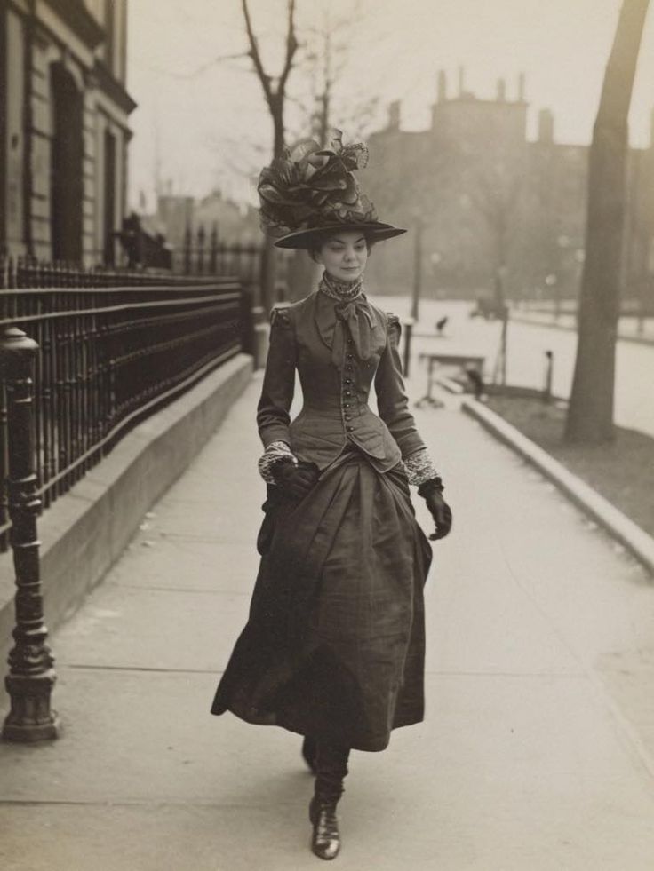 1890s Fashion Women, Edwardian Aesthetic, Victorian Shirt, Edwardian Hat, 1900 Fashion, Detective Aesthetic, 1890s Fashion, Antique Photography, 1900s Fashion