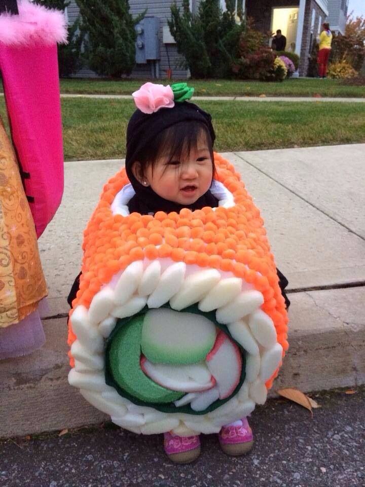 Sushi costume for our future Chinese baby. Too cute! Sushi Halloween, Sushi Costume, Baby Kostüm, 골든 리트리버, Idee Cosplay, Baby Boom, Fantasias Halloween, Halloween Make, E Card