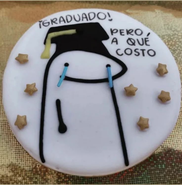 a cake decorated to look like a graduate's cap