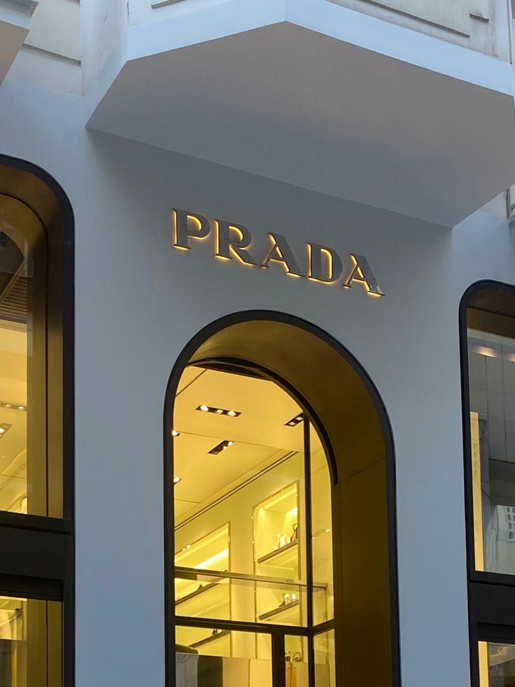 Prada Store Aesthetic, Brands Aesthetic, Prada Store, Prada Aesthetic, Expensive Brands, Vogue Vintage, Brand Logos, Prada Saffiano, Luxury Aesthetic