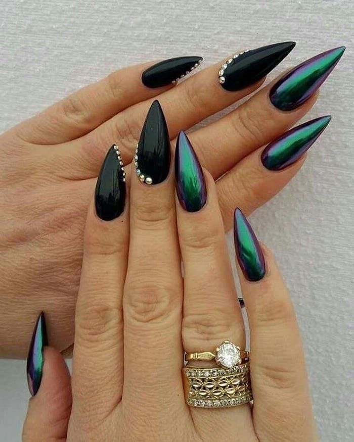 stiletto-nails-nail-color-ideas-black-green-chrom-nail-polish-crystals-diamond-golden-rings Black And Green Nails, Black Stiletto Nails, Stiletto Nail Art, Green Nail Designs, Black Nail Art, Nails Design With Rhinestones, Stiletto Nails Designs, Black Nail Designs, Nails Black