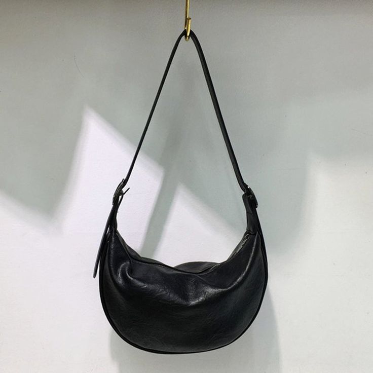 Elevate your style with our Simple Design Dumpling Shoulder Bag. Crafted from textured leather, this large-capacity handbag exudes sophistication in its solid, versatile design. Embrace the charm of street vintage fashion with this crossbody bag – a perfect blend of simplicity and timeless elegance. Lining Material: Polyester Main Material: PU Interior Zipper Pocket Interior Compartment Aesthetic Leather Bag, Black Everyday Satchel With Single Shoulder Strap, Black Baguette Bag For Travel In Fall, Elegant Black Hobo Shoulder Bag, Versatile Black Baguette Bag With Large Capacity, Versatile Large Capacity Black Baguette Bag, Black Textured Leather Shoulder Baguette Bag, Versatile Black Textured Leather Hobo Bag, Black Textured Leather Baguette Shoulder Bag