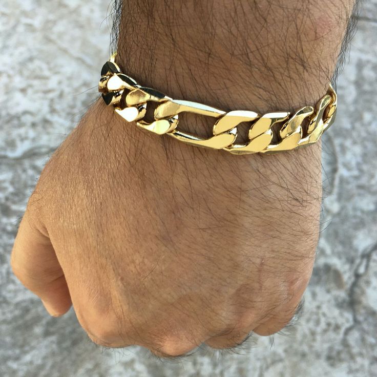 Men's Figaro link pattern hip hop bracelet. Measures 8" inches long x 12 mm wide. 14k gold plated over a brass metal core. Good solid weight to it at 33 grams total. Stylish and secure lobster claw clasp. Buy confidently with 30 day guarantee. 100% FREE SHIPPING in USA. Order now! Shoe Shine Kit, Figaro Bracelet, Mens Chain Bracelet, Metal Core, Silver Gold Jewelry, Hip Hop Jewelry, Sterling Silver Mens, Mens Accessories Fashion, Brass Metal