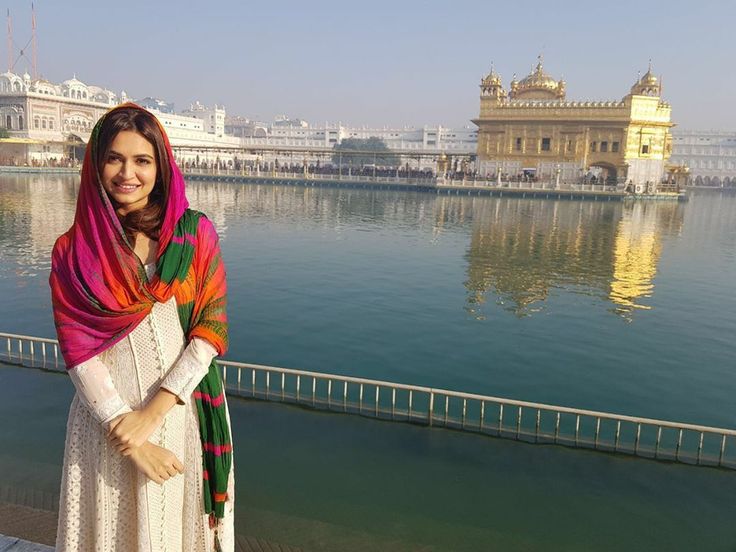 Guru Purab, Goa Outfits, Temple Photography, Kriti Kharbanda, Desi Fashion Casual, Pakistani Fashion Party Wear, Pakistani Fancy Dresses, Golden Temple, Traditional Indian Outfits