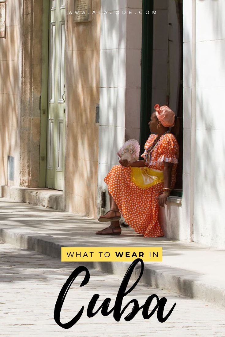 two women sitting on steps with the words what to wear in cuba written below them