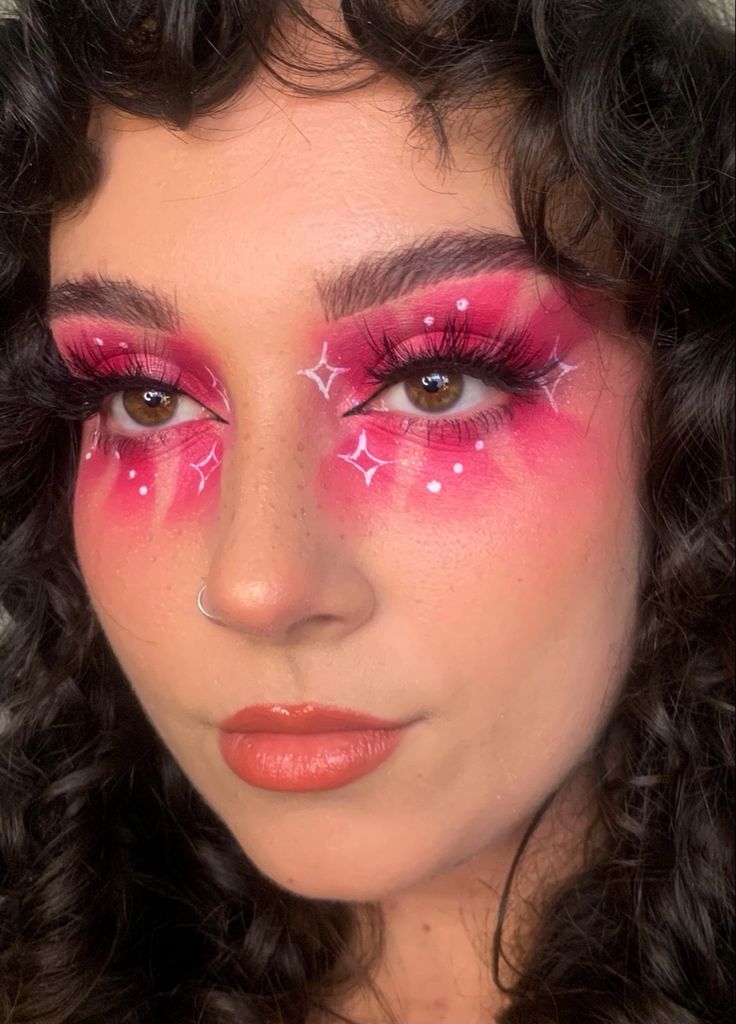 (@byaliwood on IG/TikTok) pink eyeshadow, eyeliner, sparkles, colorful makeup, creative, inspo inspiration Avant Garde Makeup Dark, Looks Rave, Alternative Makeup Looks, Eye Makeup Creative, Eye Makeup Pink, Makeup Creative, White Eyeshadow, Pink Eye Makeup, Rave Makeup