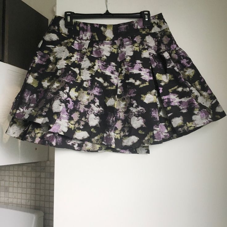 Floral Banded Waist Overlapping Pleated Skirt. Waist: 33.5” Length: 17” Fully Lined Never Worn *Always Accepting Offers* Banana Republic Skirt, Banana Republic, Pleated Skirt, Size 12, Womens Skirt, Purple, Women Shopping, Black, Color