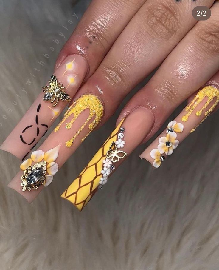 Honey Comb Nails Design, Honey Bee Nails Acrylic, Bee Themed Nails, Bee Acrylic Nails, Honey Bee Nails, Honey Nails, Ratchet Nails, Magical Nails, Sally Nails