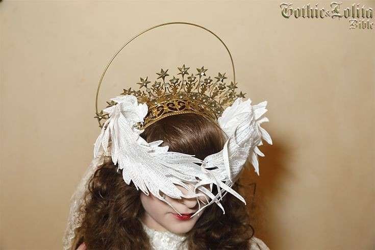 Wings Covering Eyes, Wings On Head, Seraphim Costume, Art Headpiece, Wing Headpiece, Wings Headpiece, Angel Accessories, Angel Costume, Angel Aesthetic