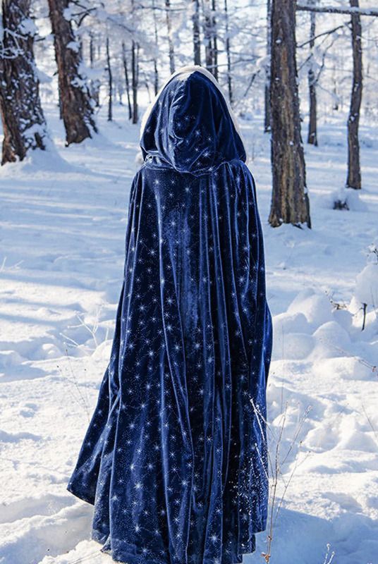 Star Woman Aesthetic, Sapphire Witch Aesthetic, Blue Cloak Aesthetic, Wizard Clothes Aesthetic, Blue Witch Aesthetic Outfit, Celestial Aesthetic Outfit, Blue Witch Costume, Starry Cloak, Blue Royalty Aesthetic