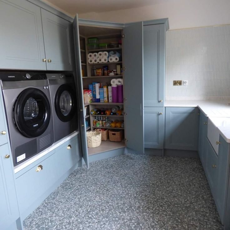 Small Utility Room, Small Utility, Laundry Room Cabinets, Boot Room, Utility Rooms, Old Kitchen, Utility Room, Laundry Room, Cupboard