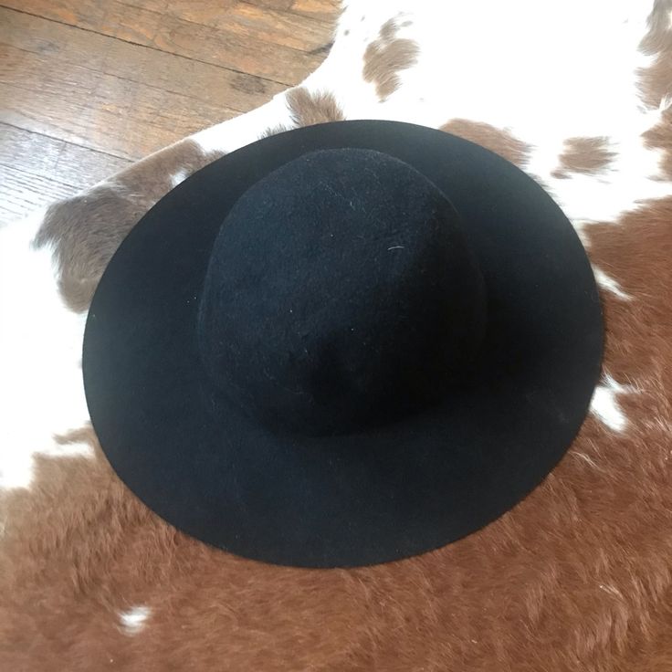 This Classic Wool Felt Hat Is Sturdy And Timeless. It Can Be Styled Up Or Down And Worn In Any Season. L: 59-61 Cm. 100% Wool. Black Felt Hat With Short Brim For Everyday, Chic Curved Brim Hat One Size, Chic One Size Hat With Curved Brim, Chic Curved Brim Hat, Black Brimmed Fedora For Everyday, Everyday Black Brimmed Fedora, Chic Wide Brim Hat One Size, Black Wide Brim Felt Hat For Everyday, Everyday Black Brimmed Felt Hat