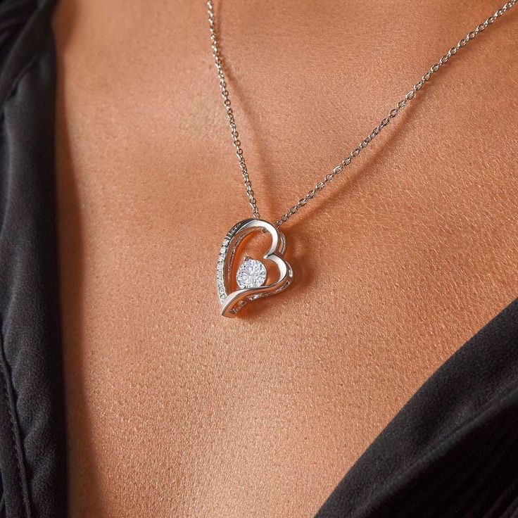 "To The Best Mom Ever - You are my rock, life coach, and best friend. I'm truly blessed to have you as my mom. Thank you for always being there for me. You mean the world to me. I love you." Show your mom just how much she means to you with our To the Best Mom Ever - Forever Love Necklace. This necklace is more than just a piece of jewelry - it's a symbol of your love and appreciation for your mom. With a heartfelt message card included, this gift is sure to bring a tear to her eye and warm her Apology Gifts, Anniversary Necklace, Cute Birthday Gift, Heart Shaped Necklace, Cadeau Photo, Granddaughter Gift, Mors Dag, Message Jewelry, Jewelry Card