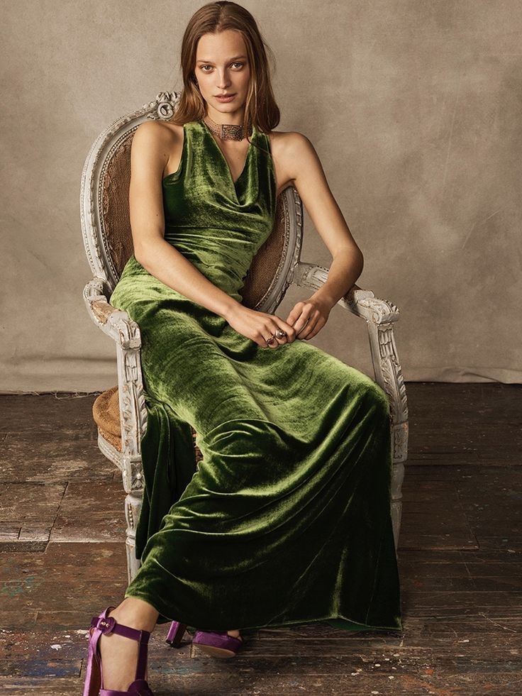 Ralph Lauren Collection Perla Velvet Dress Ralph Lauren Looks, Womens Velvet Dresses, Ralph Lauren Fall, Ralph Lauren Collection, Velvet Fashion, Trendy Dresses, Velvet Dress, Velvet Fabric, New York Fashion Week