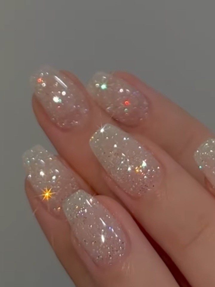 2023 Glitter Nails, Wedding Nails Shimmer, Glittery Clear Nails, Sparkly Short Acrylic Nails, Clear Gel Nails With Glitter, Gel Nails Sparkle Glitter, Glittery Wedding Nails, Clear Sparkle Gel Nails, Shimmer Wedding Nails