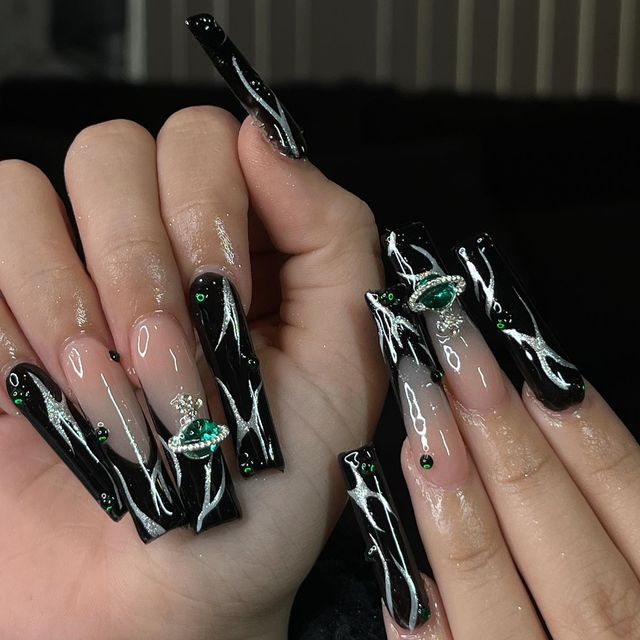 Chrome And Black Nails Designs, Black And Chrome Acrylic Nails, Extra Black Nails, Black Chrome Acrylic Nails, Chrome Birthday Nails, Chrome And Black Nails, Black And Chrome Nails Designs, Chrome Black Nails, Euphoria Nails Ideas