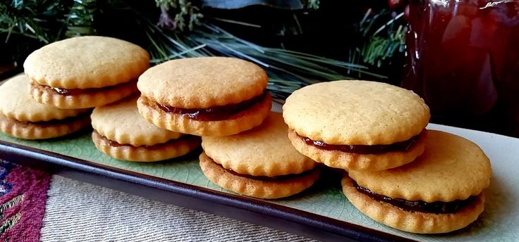 there are many cookies that are on the tray