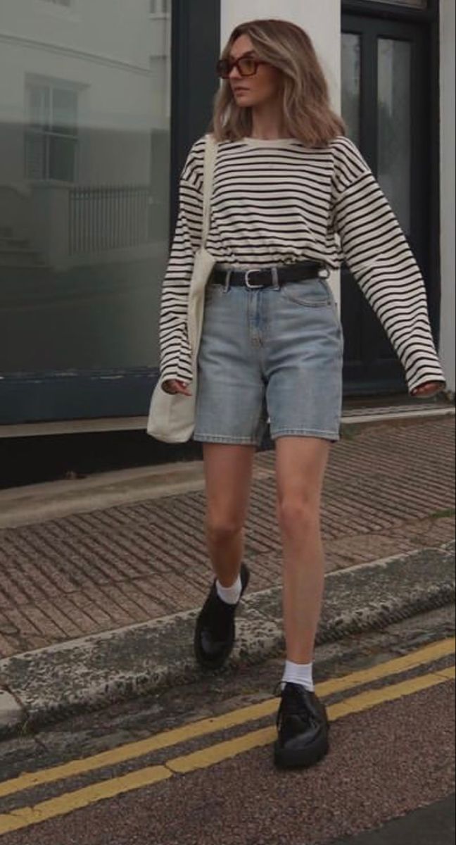 Outfit Ideas Long Shorts, Autumn Outfits With Shorts, Long Denim Shorts Outfit Summer, Basic Summer Outfits Minimal Chic, Long Short Outfits, Shorts And Sweater Outfit, Long Shorts Outfits Women, Long Shorts Outfits, Long Jean Shorts Outfit