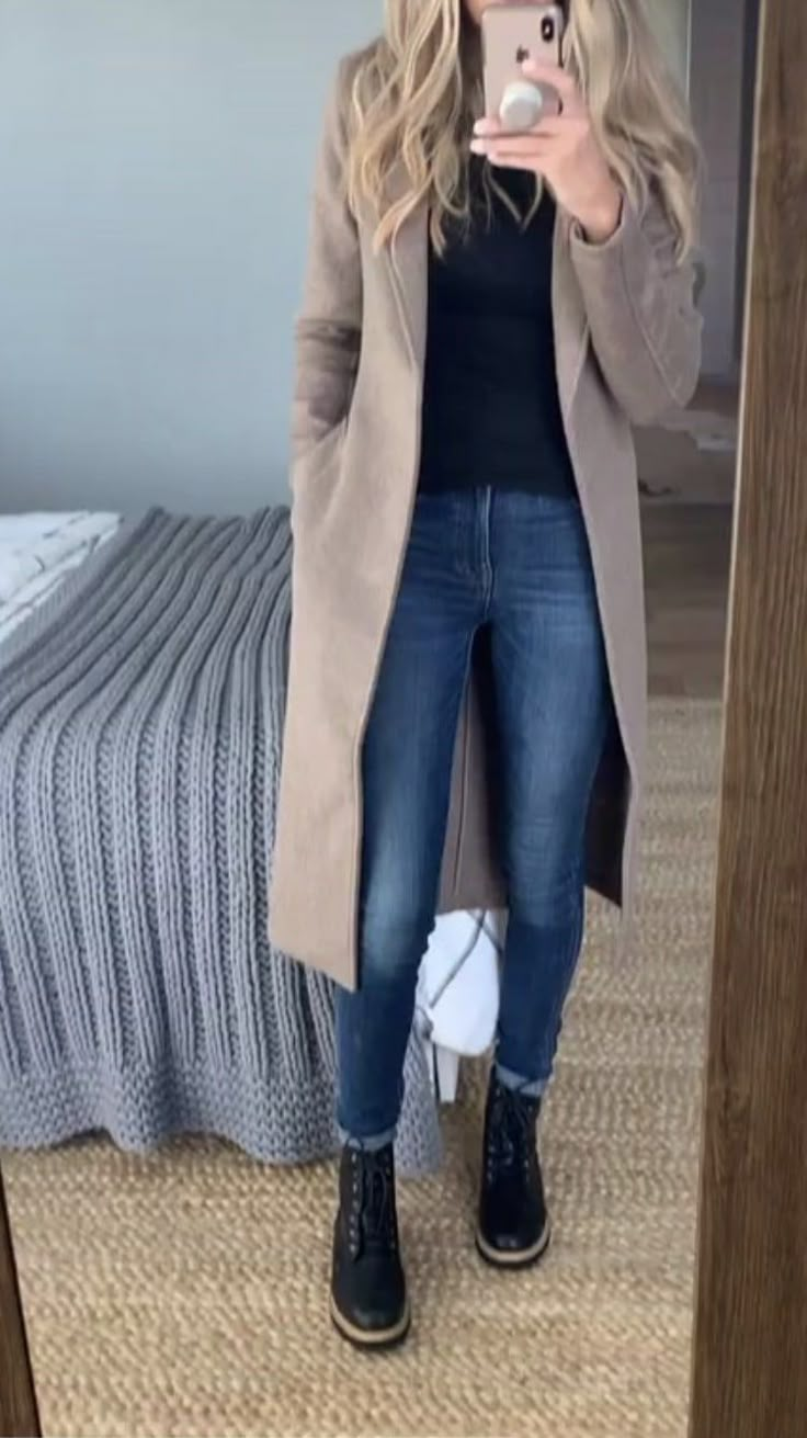 Casual Fall Winter Outfits For Women, Lights Fall, Combat Boot Outfits, Combat Boot Outfit, Home Wear Women Casual, Stil Elegant, Mode Casual, Casual Work Outfits, Casual Winter Outfits