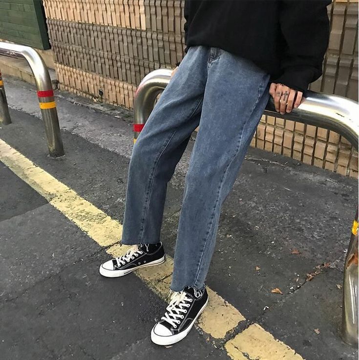 Jeans Outfit Men, Guy Fits, Retro Jeans, Jean Straight, Mens Outfit Inspiration, Mens Fashion Streetwear, Mens Pants Fashion, Retro Men, Retro Shoes