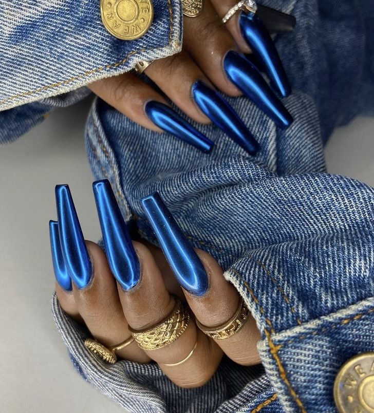 Metallic Blue Nail Designs, Dark Blue Iridescent Nails, Dark Blue Metallic Nails, Edgy Blue Nails, Chrome Powder Nails Designs, Sapphire Nails Design, Navy Fall Nails, Holiday Fingernails, Chrome Nails Dark