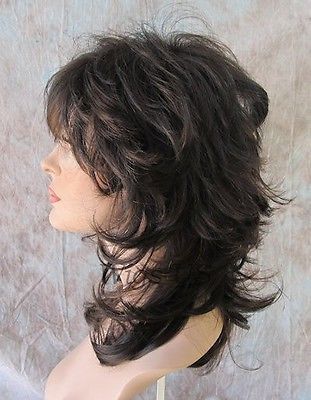 Short Feathery Haircuts, Brown Subtle Highlights, Short Feathered Hairstyles, Long Shag Haircut Choppy Layers, Medium Wig, Wig Brown, Choppy Bangs, Subtle Highlights, Hair Inspiration Short