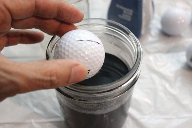 3 Creative Ways to Personalize Golf Balls for Your Favorite Links Lover | eHow Golf Birthday Gifts, Golf 7 R, Golf Ball Gift, Golf Ball Crafts, Golf Diy, Golf Driver, Golf Chipping, Golf Rules, Golf Birthday