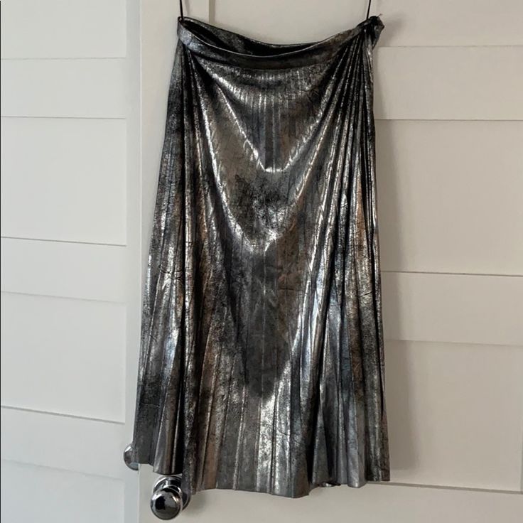 Beautiful Metallic Pleated Skirt New Without Tags - Never Worn Glamorous Lined Midi Skirt, Glamorous Midi Lined Skirt, Metallic Flared Skirt For Night Out, Glamorous Flowy Lined Skirt, Chic Metallic Pleated Skirt, Asymmetrical Pleated Party Skirt With Lining, Glamorous Long Flowy Skirt, Metallic Lined Skirt For Evening, Spring Metallic Flared Skirt