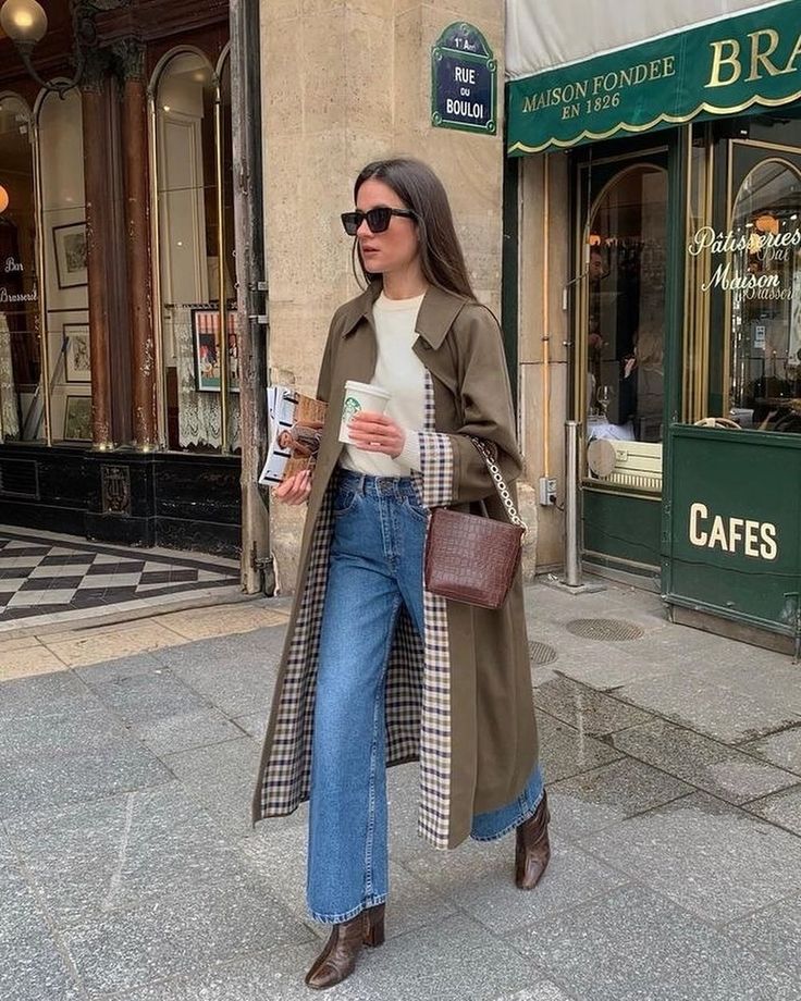 Sézane (@sezane) • Instagram photos and videos Fall Parisian Outfits, Sezane Clyde Trench, Sezane Outfit Ideas, Sezane Aesthetic, Sezane Style, Sezane Outfit, Mom Jeans Outfit Winter, Mom Jeans Outfit Summer, Parisian Outfits