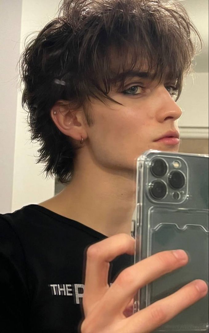 Wolfcut Hair Men, Side Part Haircut, Modern Mullet, Shot Hair Styles, Wispy Bangs, Haircuts Straight Hair, Fluffy Hair, Mullet Hairstyle, Short Hair Haircuts