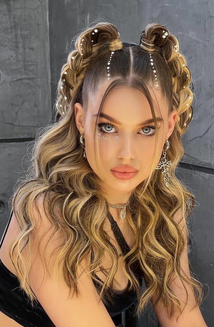 Concert Hair With Glitter, Rave Hairstyles, Concert Hairstyles, Rave Hair, Festival Hair, Hair Stylist Life, Hairdo For Long Hair, Easy Hairstyles For Long Hair, Aesthetic Hair