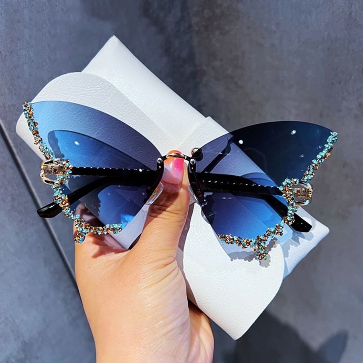 Diamond Butterfly, نظارات شمسية, Shaped Sunglasses, Fashion Eye Glasses, Coron, Stylish Glasses, Butterfly Sunglasses, Luxury Diamonds, New Glasses