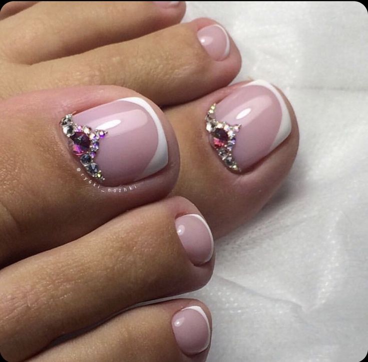 Pedicure Designs Toenails, French Pedicure, Gel Toe Nails, Toe Nail Color, Pretty Toe Nails, Summer Toe Nails, Cute Toe Nails, Pedicure Designs, Rose Gold Nails