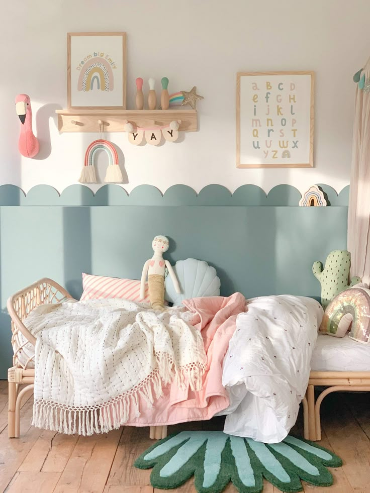 a child's bedroom with pink and blue walls